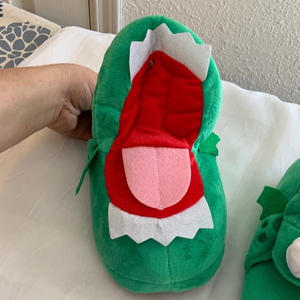 Slippers - Picture 3 of 8